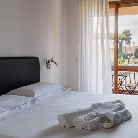 Mami Sabaudia Hotel Екстериор снимка