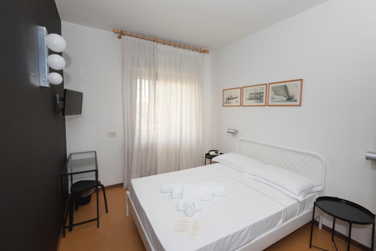 Mami Sabaudia Hotel Екстериор снимка
