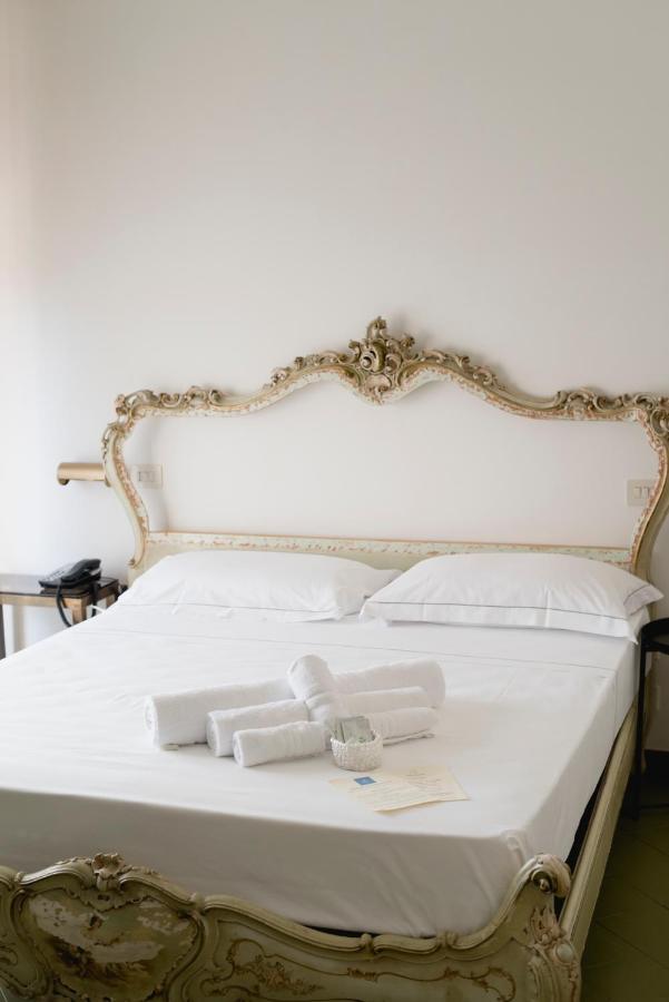Mami Sabaudia Hotel Екстериор снимка