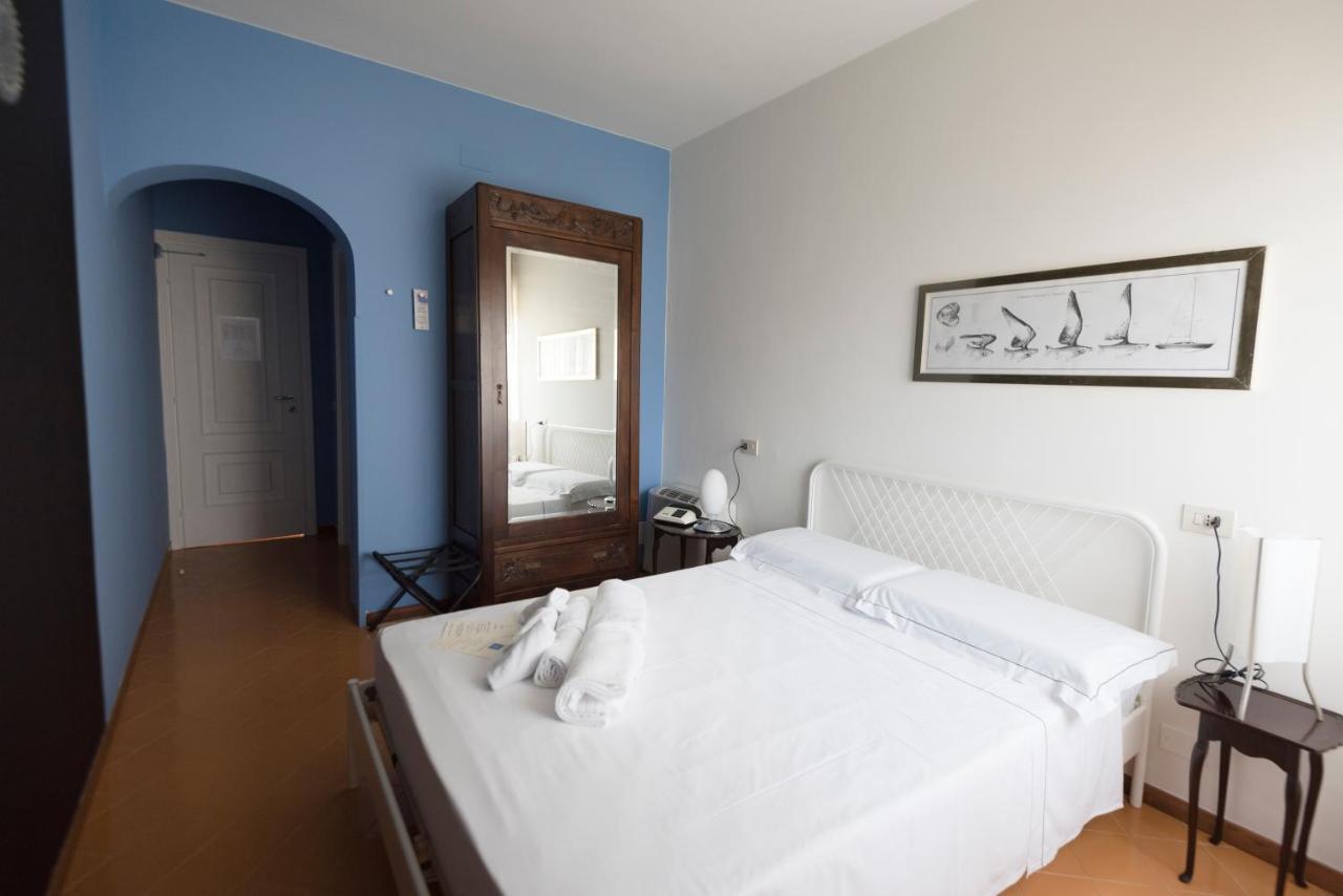 Mami Sabaudia Hotel Екстериор снимка