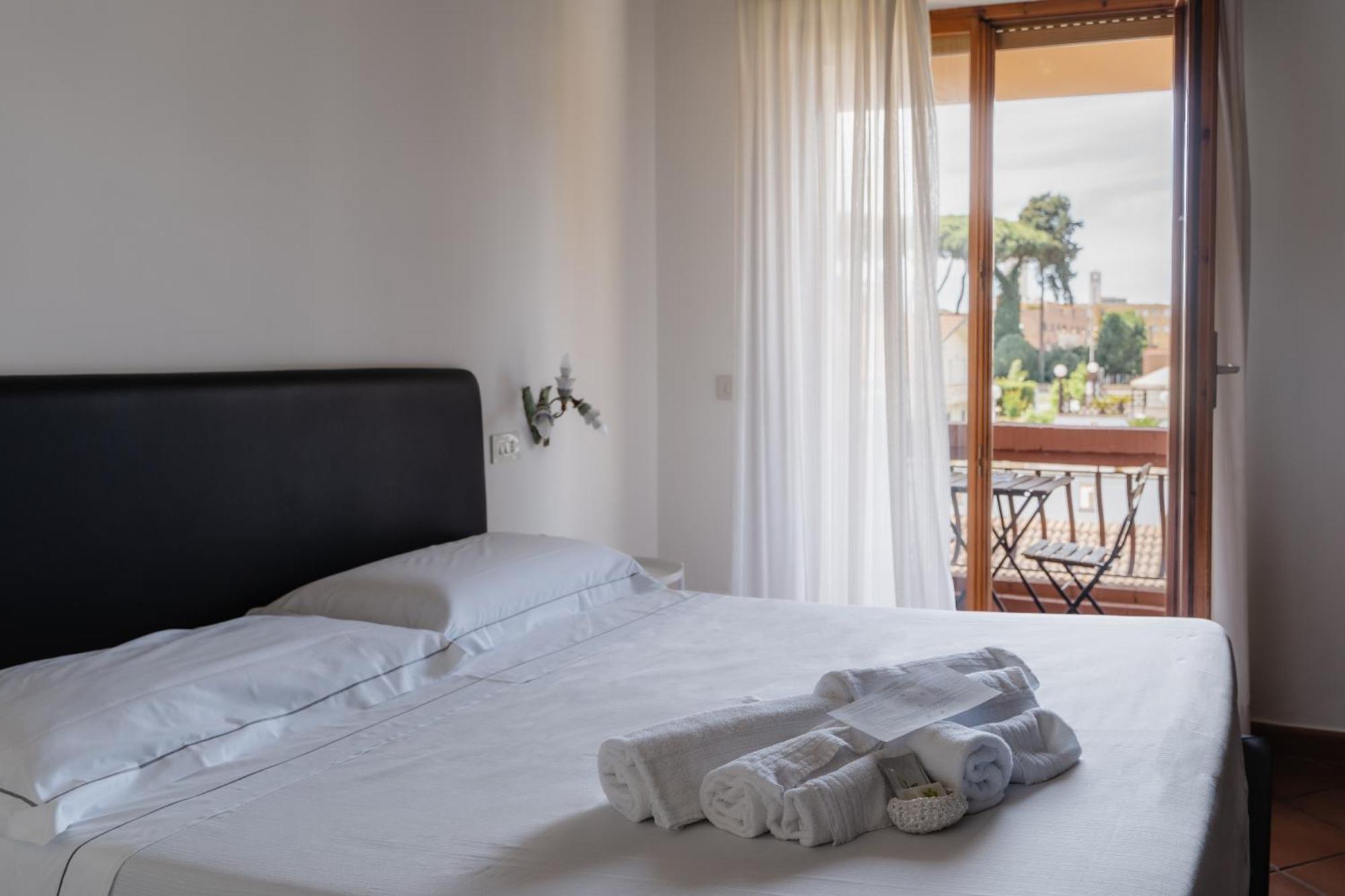 Mami Sabaudia Hotel Екстериор снимка