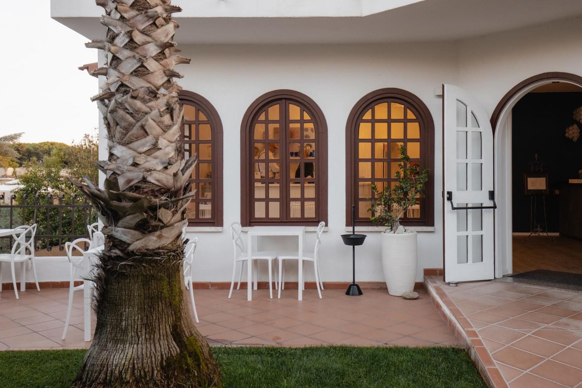 Mami Sabaudia Hotel Екстериор снимка
